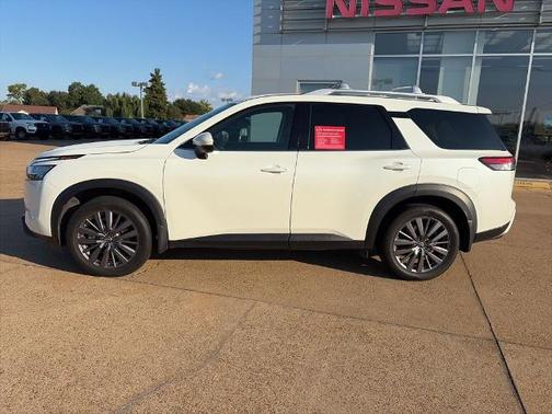 2023 Nissan Pathfinder SL