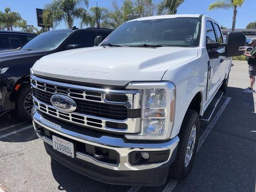 Oxford White 2025 Ford F-250 XLT