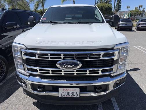 Oxford White 2025 Ford F-250 XLT
