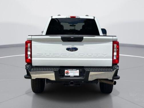 Oxford White 2025 Ford F-250 XLT