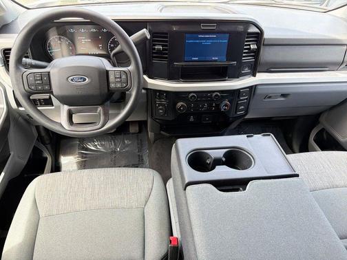 Oxford White 2025 Ford F-250 XLT