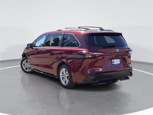 2021 Toyota Sienna XSE 7 Passenger
