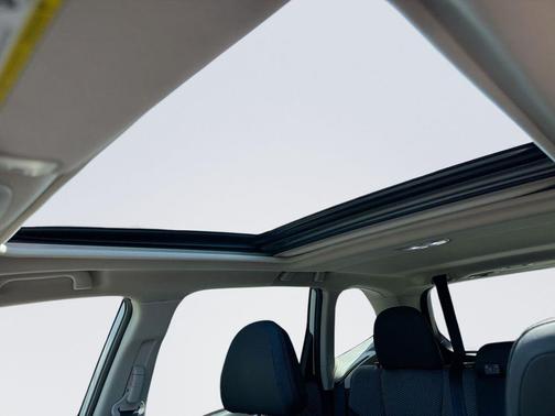 Crystal White Pearl 2023 Subaru Forester 2.5i Sport