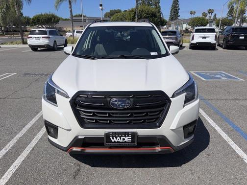 Crystal White Pearl 2023 Subaru Forester 2.5i Sport