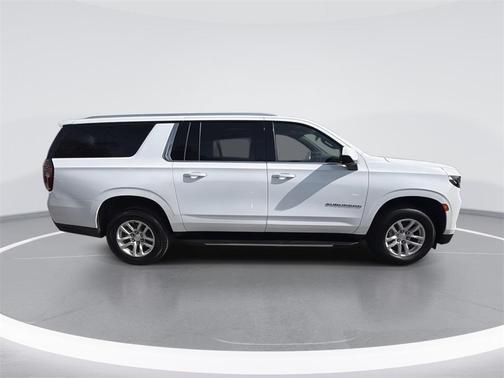 2023 Chevrolet Suburban LT