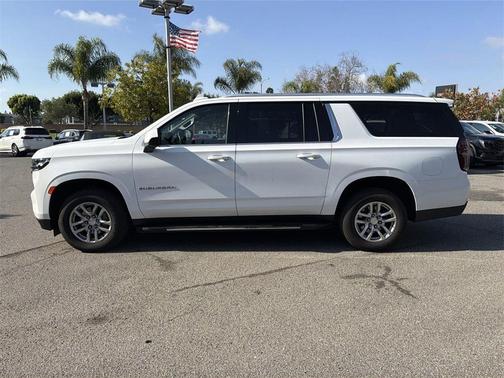 2023 Chevrolet Suburban LT