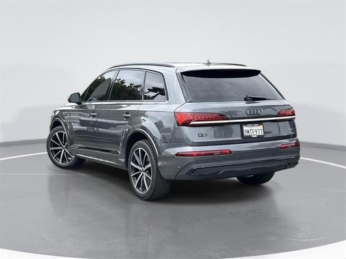 2021 Audi Q7 55 Premium Plus