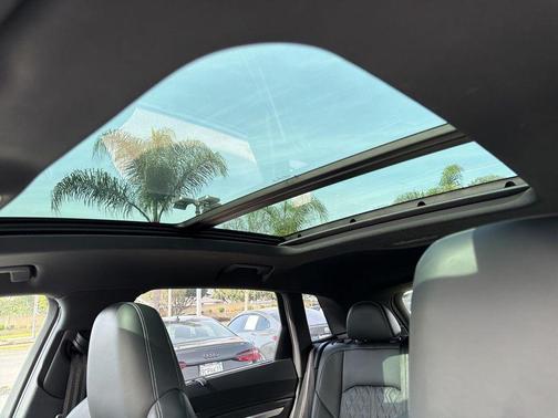 2022 Audi e-tron S Prestige