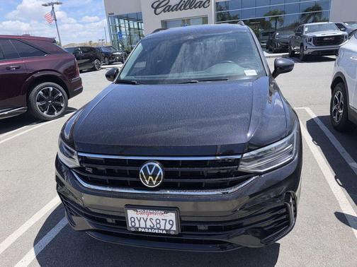 Deep Black Pearl Effect 2022 Volkswagen Tiguan 2.0T SE R-Line Black