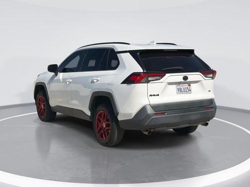 2020 Toyota RAV4 LE
