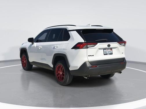 2020 Toyota RAV4 LE