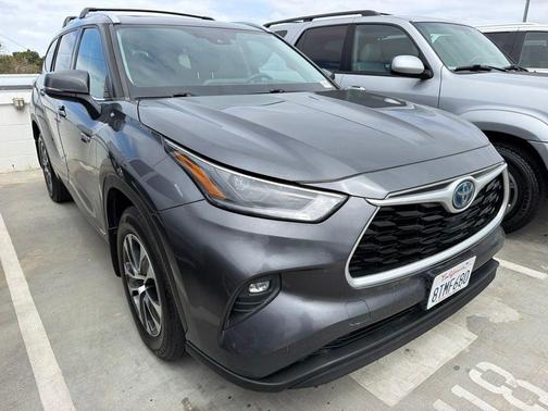 Magnetic Gray Metallic 2021 Toyota Highlander Hybrid XLE