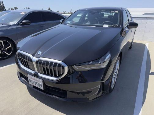 Carbon Black Metallic 2025 BMW 530 i