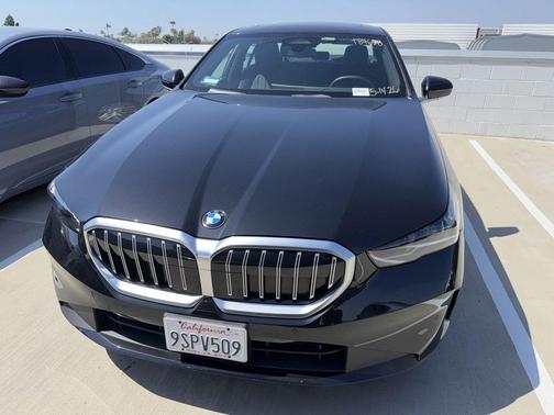 Carbon Black Metallic 2025 BMW 530 i