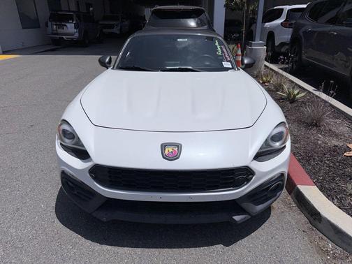 Pearl 2019 FIAT 124 Spider Abarth