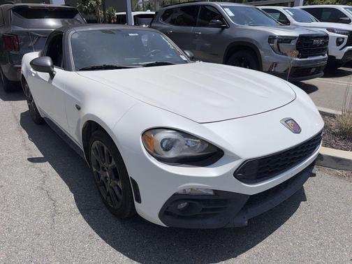 Pearl 2019 FIAT 124 Spider Abarth