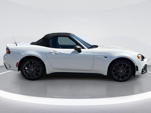 Pearl 2019 FIAT 124 Spider Abarth