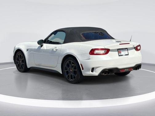 Pearl 2019 FIAT 124 Spider Abarth
