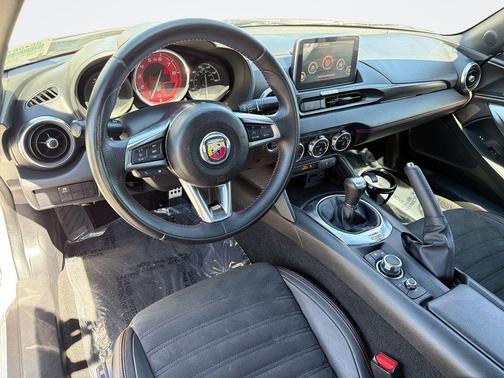 Pearl 2019 FIAT 124 Spider Abarth