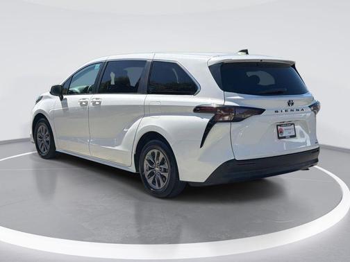 Ice 2024 Toyota Sienna LE