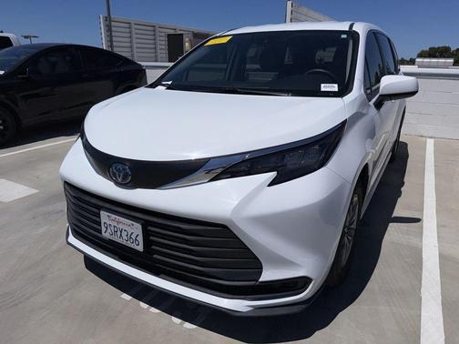 Ice 2024 Toyota Sienna LE