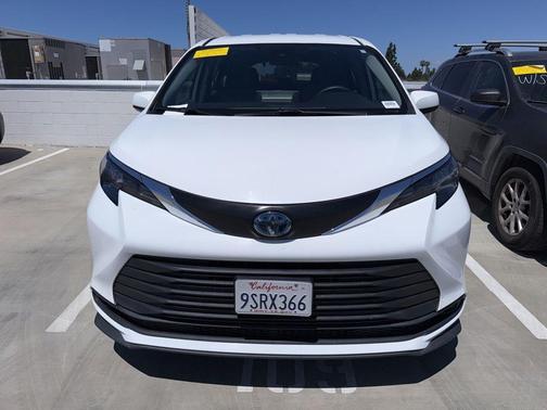 Ice 2024 Toyota Sienna LE