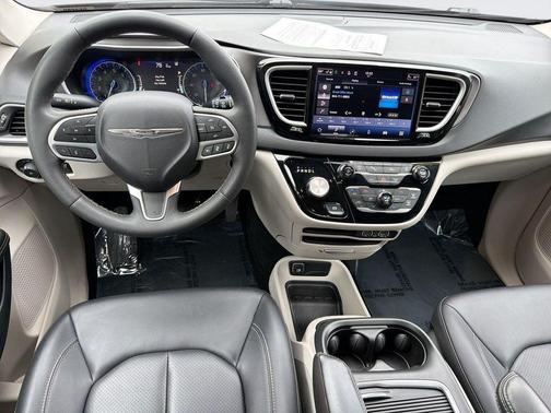 Diamond Black 2024 Chrysler Pacifica Touring-L