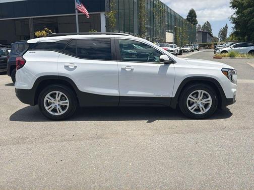 Summit White 2022 GMC Terrain SLE