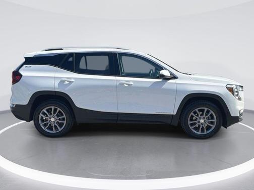 Summit White 2022 GMC Terrain SLT