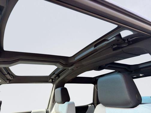 White 2025 GMC HUMMER EV Pickup 3X