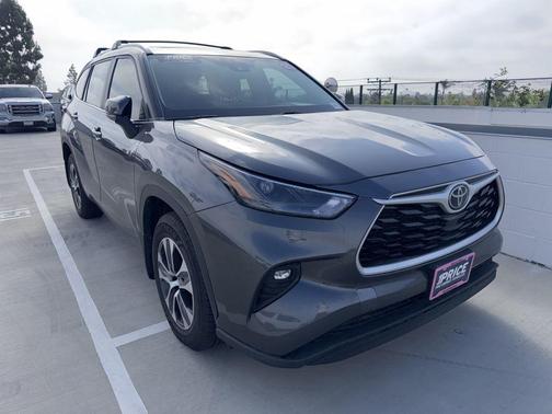 Magnetic Gray 2023 Toyota Highlander XLE