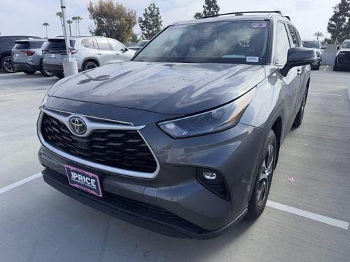 Magnetic Gray 2023 Toyota Highlander XLE