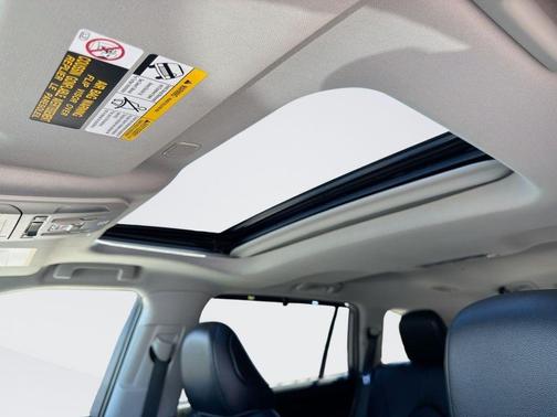 Magnetic Gray Metallic 2023 Toyota Highlander XLE