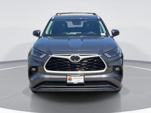Magnetic Gray Metallic 2023 Toyota Highlander XLE