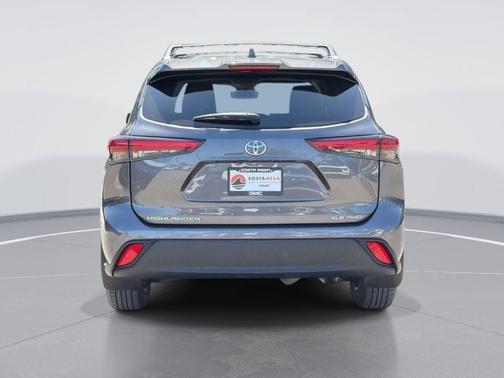Magnetic Gray Metallic 2023 Toyota Highlander XLE