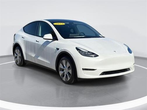 Pearl White Multi 2023 Tesla Model Y Long Range