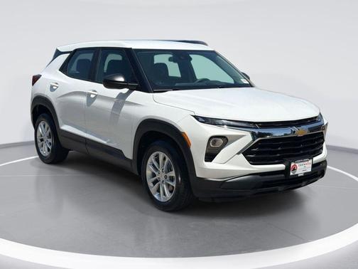 Summit White 2025 Chevrolet Trailblazer LS