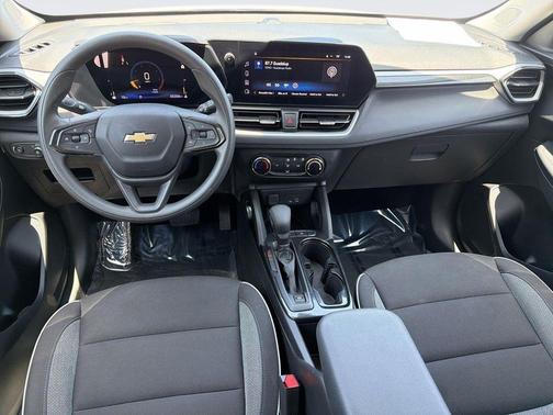 Summit White 2025 Chevrolet Trailblazer LS