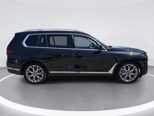 Black Sapphire Metallic 2025 BMW X7 xDrive40i