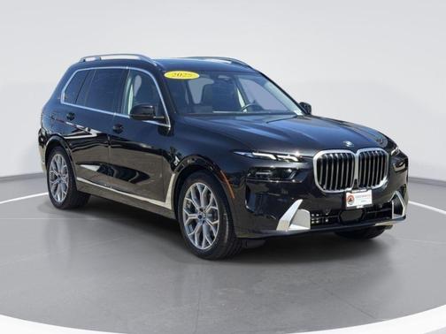 Black Sapphire Metallic 2025 BMW X7 xDrive40i