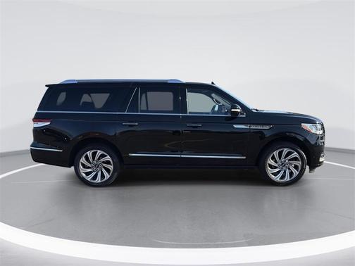 2023 Lincoln Navigator L Reserve