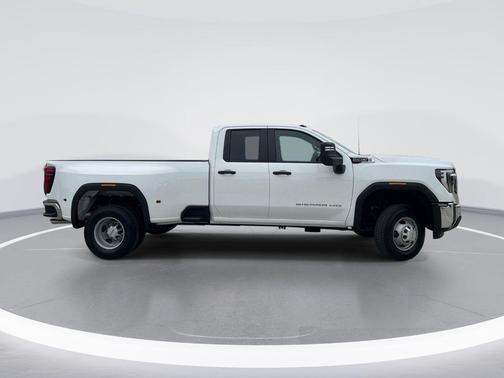 Summit White 2026 GMC Sierra 3500 Pro