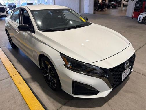 Glacier White 2024 Nissan Altima 2.5 SR