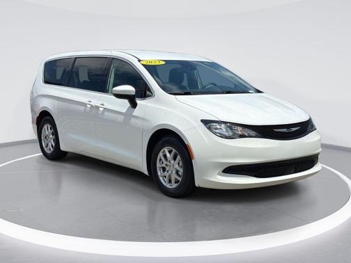 Bright White Clearcoat 2023 Chrysler Voyager LX