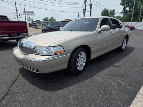 2008 Lincoln Town Car Signature Limited
