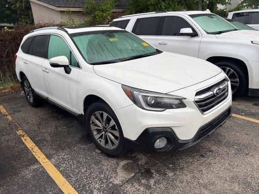 Crystal White Pearl 2019 Subaru Outback 2.5i Touring