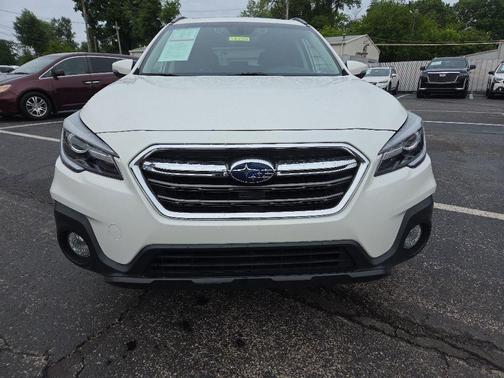Crystal White Pearl 2019 Subaru Outback 2.5i Touring