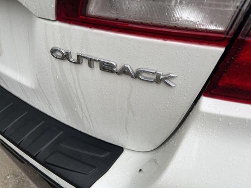 Crystal White Pearl 2019 Subaru Outback 2.5i Touring