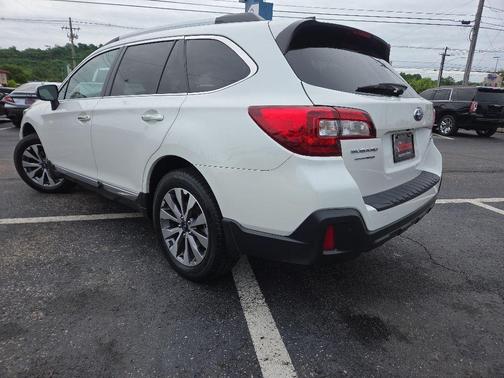 Crystal White Pearl 2019 Subaru Outback 2.5i Touring