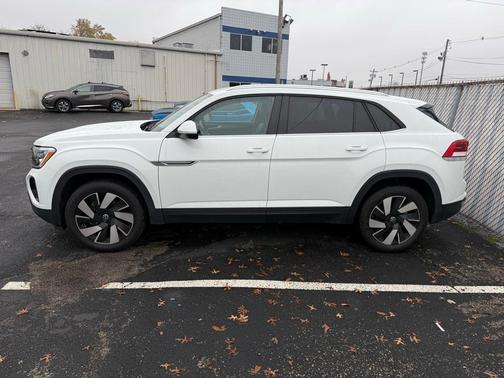 2024 Volkswagen Atlas Cross Sport 2.0T SE w/Technology
